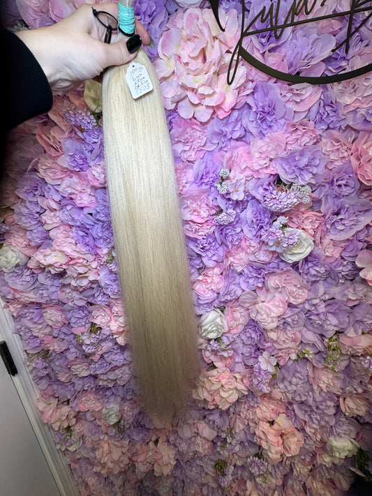 Hair lux  (Blonde 4) 25.5 in strait